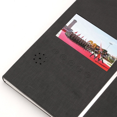 Czarny folder wideo PU LCD w rozmiarze A4, karta z pozdrowieniami wideo o przekątnej 4,3 cala