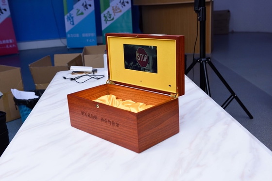 Ekran HD LCD Prezent wideo Drewniane pudełko OEM do marketingu promocyjnego